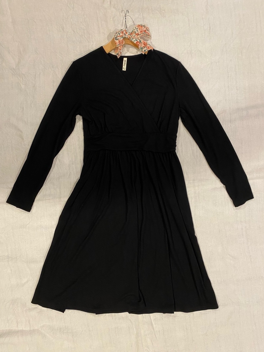 Grecerelle Elegant Black Long-Sleeve V-Neck Midi Dress with pockets